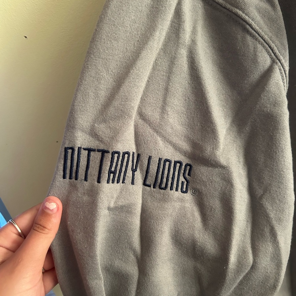 Colosseum Gray Sweatshirt Classic Penn State Design - Picture 4 of 6